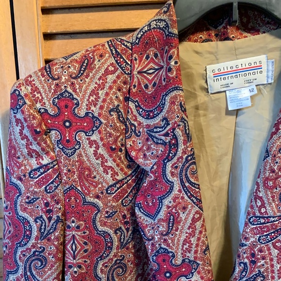 Vintage Collections Internationale Red, Navy Blue & Tan Paisley Designs - Picture 5 of 12